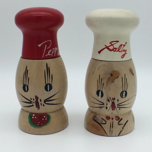 Salt and Pepper Shakers Salty and Peppy Cats Vintage Wood Hand Painted Kitschy - Picture 6 of 11